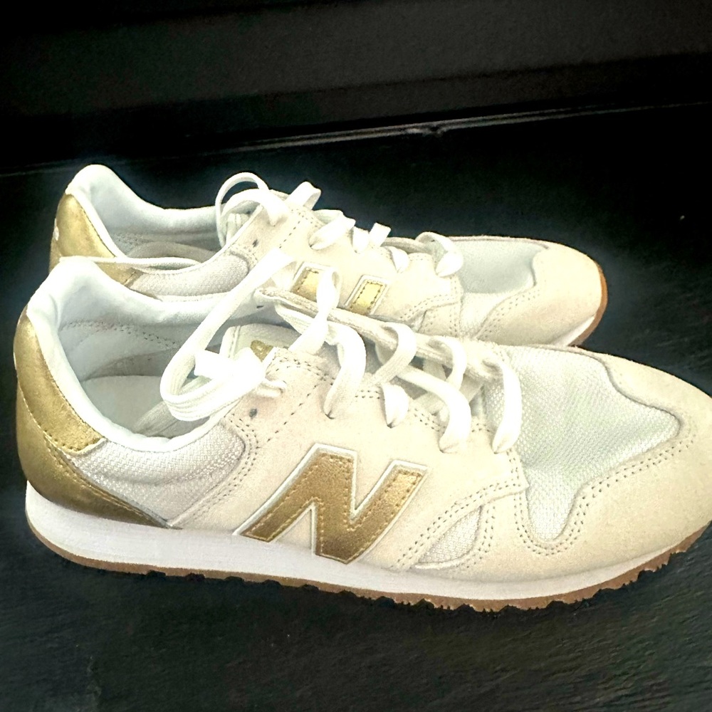 Women’s New Balance sneakers